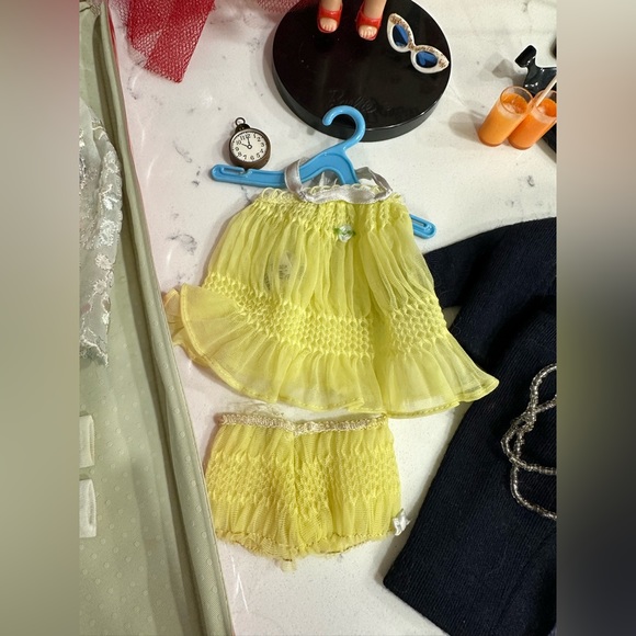 Vintage 1964 bubble cut Barbie Midge lot with case, fashions, box & accessories - Picture 7 of 16